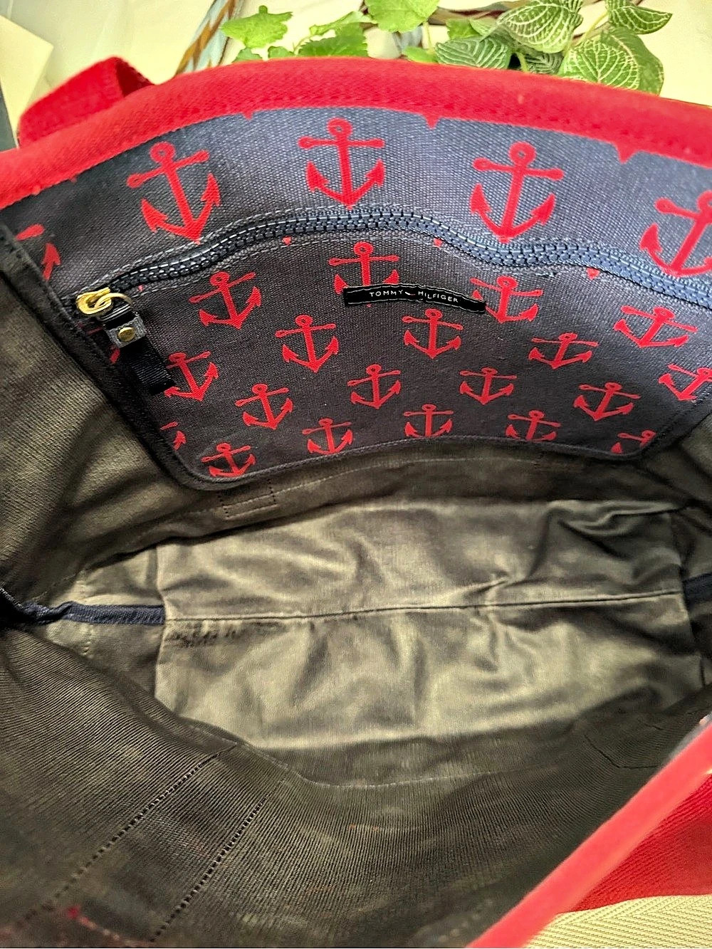 Tommy Hilfiger Anchor Print Tote in Black & Red
